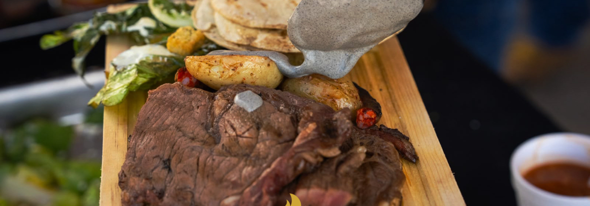 ¿Qué incluye un servicio de parrillada a domicilio para eventos?
